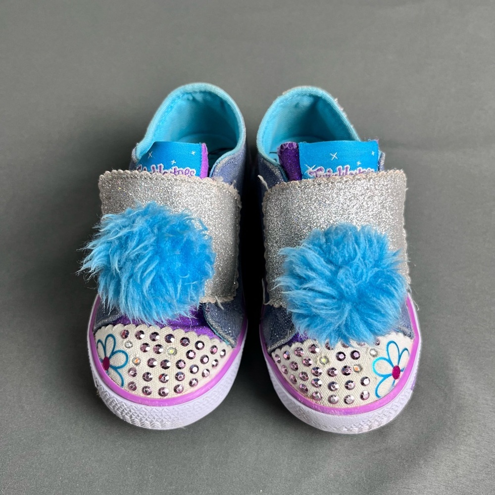 Twinkle toes Toddler girls Blue flower Pom Light Up Skecher’s Sneakers Size 6